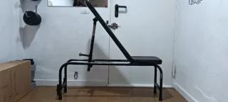 Banco de musculación negra acolchada inclinable