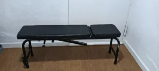 Banco de musculación negra acolchada inclinable