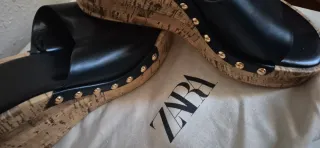 Sandalias Zara Talla 36 Negras Tachuelas Doradas