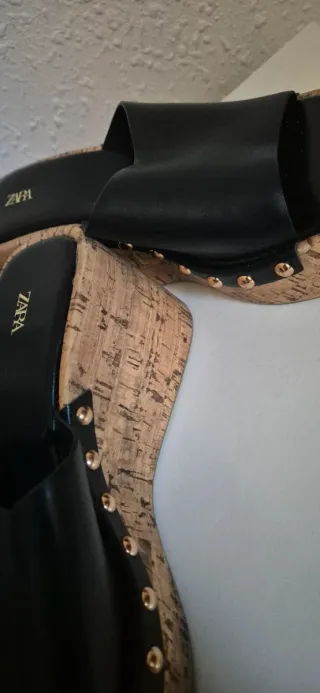 Sandalias Zara Talla 36 Negras Tachuelas Doradas