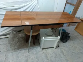 Mesa de cocina antigua madera y metal