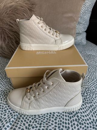 Zapatillas Michael Kors Beige y Doradas