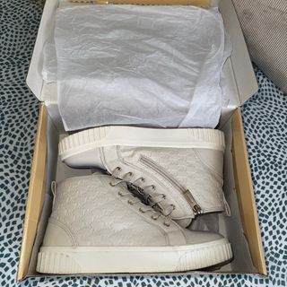 Zapatillas Michael Kors Beige y Doradas