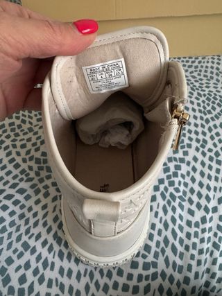 Zapatillas Michael Kors Beige y Doradas