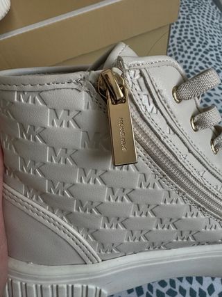 Zapatillas Michael Kors Beige y Doradas