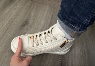 Zapatillas Michael Kors Beige y Doradas