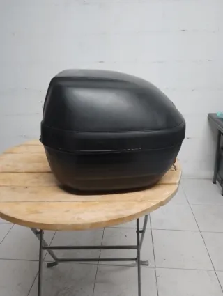 Baúl de moto negro