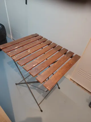 Tavolo da terrazza pieghevole in legno e metallo