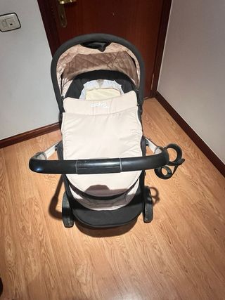 Carro de bebé negro y beige