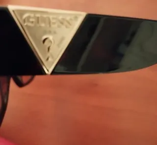 Gafas de sol Guess marrón con lentes espejo rosace