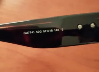 Gafas de sol Guess marrón con lentes espejo rosace