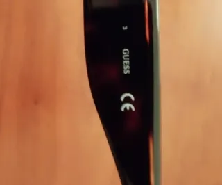 Gafas de sol Guess marrón con lentes espejo rosace