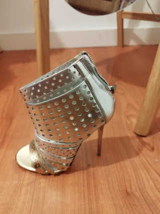 Tacones Jimmy Choo Dorados y Plateados