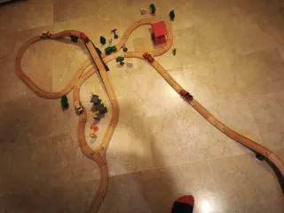 Pista de tren de madera
