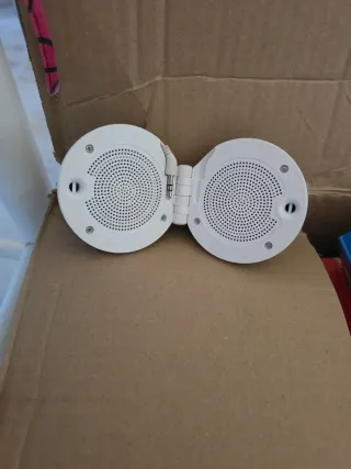 Altavoz GQ Gris y Blanco