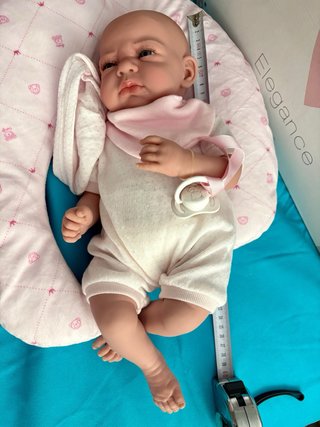 Muñeca Arias Bebé 42cm. Tipo reborn.