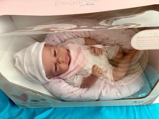 Muñeca Arias Bebé 42cm. Tipo reborn.