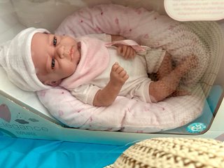 Muñeca Arias Bebé 42cm. Tipo reborn.