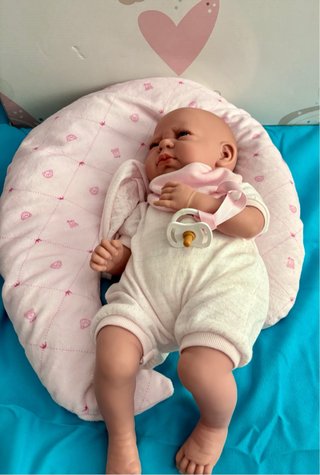 Muñeca Arias Bebé 42cm. Tipo reborn.