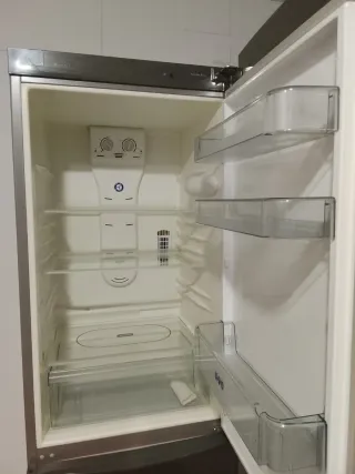 Frigorífico plateado en Arenys de Mar