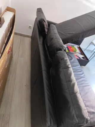 Sofá de piel negro