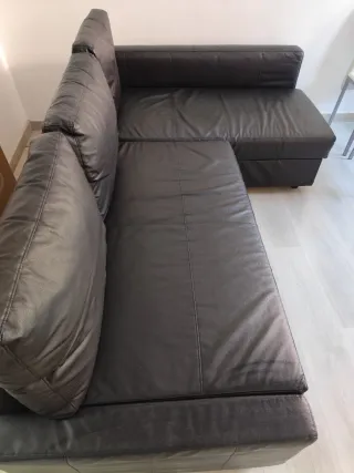 Sofá de piel negro