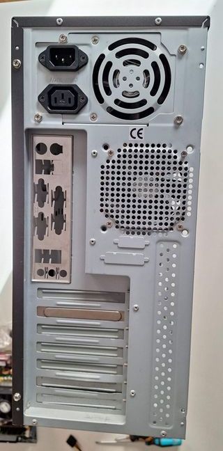 Torre PC Gris Grafito con Fuente de Alimentación