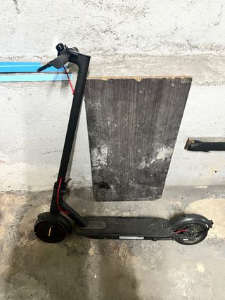 Patinete eléctrico negro
