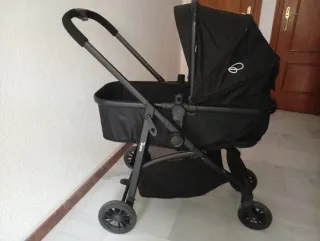 Carrito de bebé negro