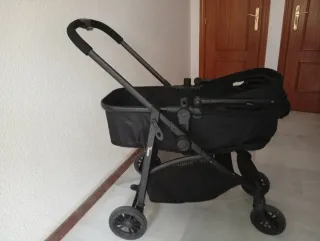 Carrito de bebé negro