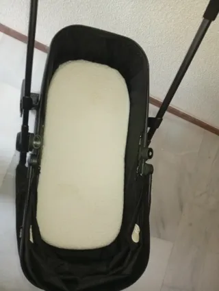 Carrito de bebé negro