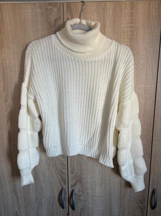 Jersey blanco cuello alto