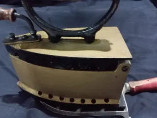 Plancha antigua de carbón