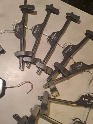 Lotto 10 grucce Conbipel pantaloni/gonne