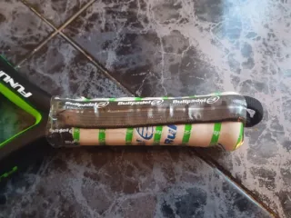 Pala Bullpadel 38 Radix + 3 botes pelotas y gorra