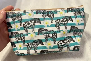 Neceser estampado cebras y flores
