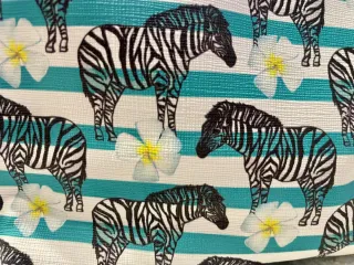 Neceser estampado cebras y flores