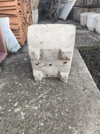 Vaso di cemento bianco