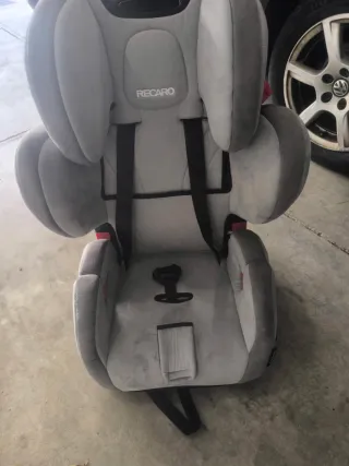 Silla coche RECARO gris.