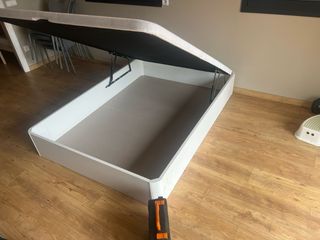 Canapé abatible con cabecero tapizado