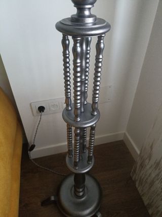 Lámpara de pie de madera, restaurada.