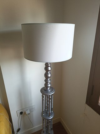 Lámpara de pie de madera, restaurada.
