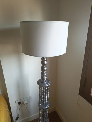 Lámpara de pie de madera, restaurada.