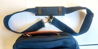 Bandolera de tela azul marino y marrón