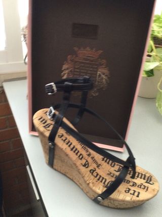 Sandalias Juicy Couture Cuña Negra y Beige