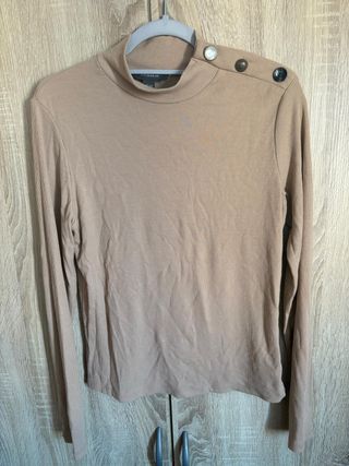 Jersey Primark beige cuello alto botones