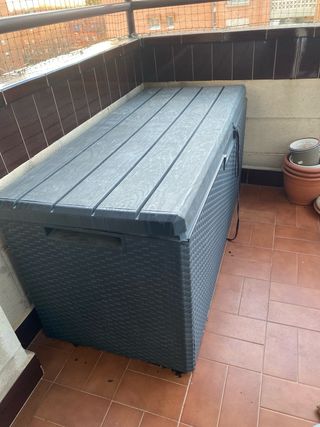 Arcón exterior de plástico gris