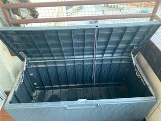 Arcón exterior de plástico gris