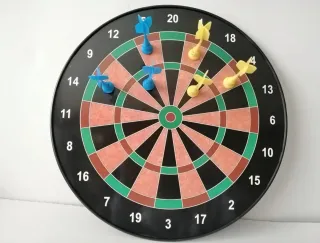 Diana magnética con dardos