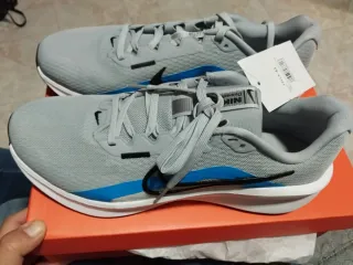 Zapatillas Nike Grises y Azules